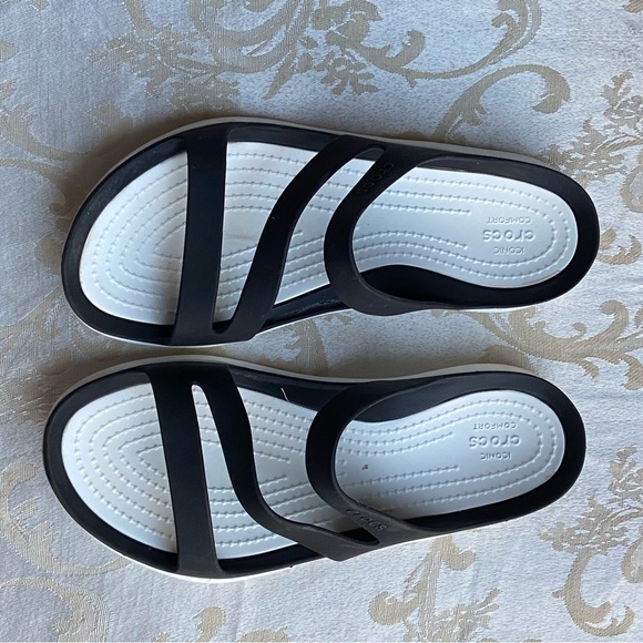 Crocs swiftwater sandals size 6. - Picture 8 of 10